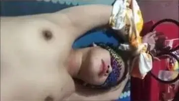 Gadis Cantik Pasrah Goyang Kasur Mata Tutup