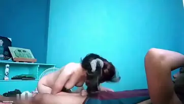 Gadis Cantik Pasrah Posisi Doggy Kasur Crot