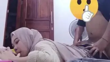 Ukhti Hijab Cantik Pasrah Servis Kasur Pijat